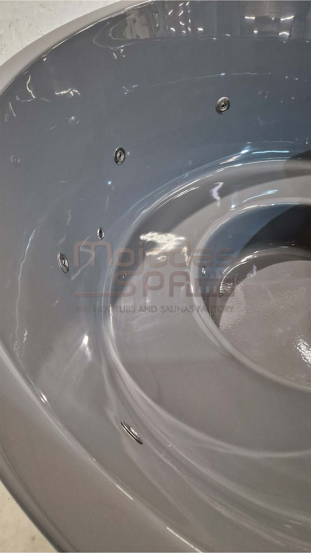 round-in-grey-uncolored-1