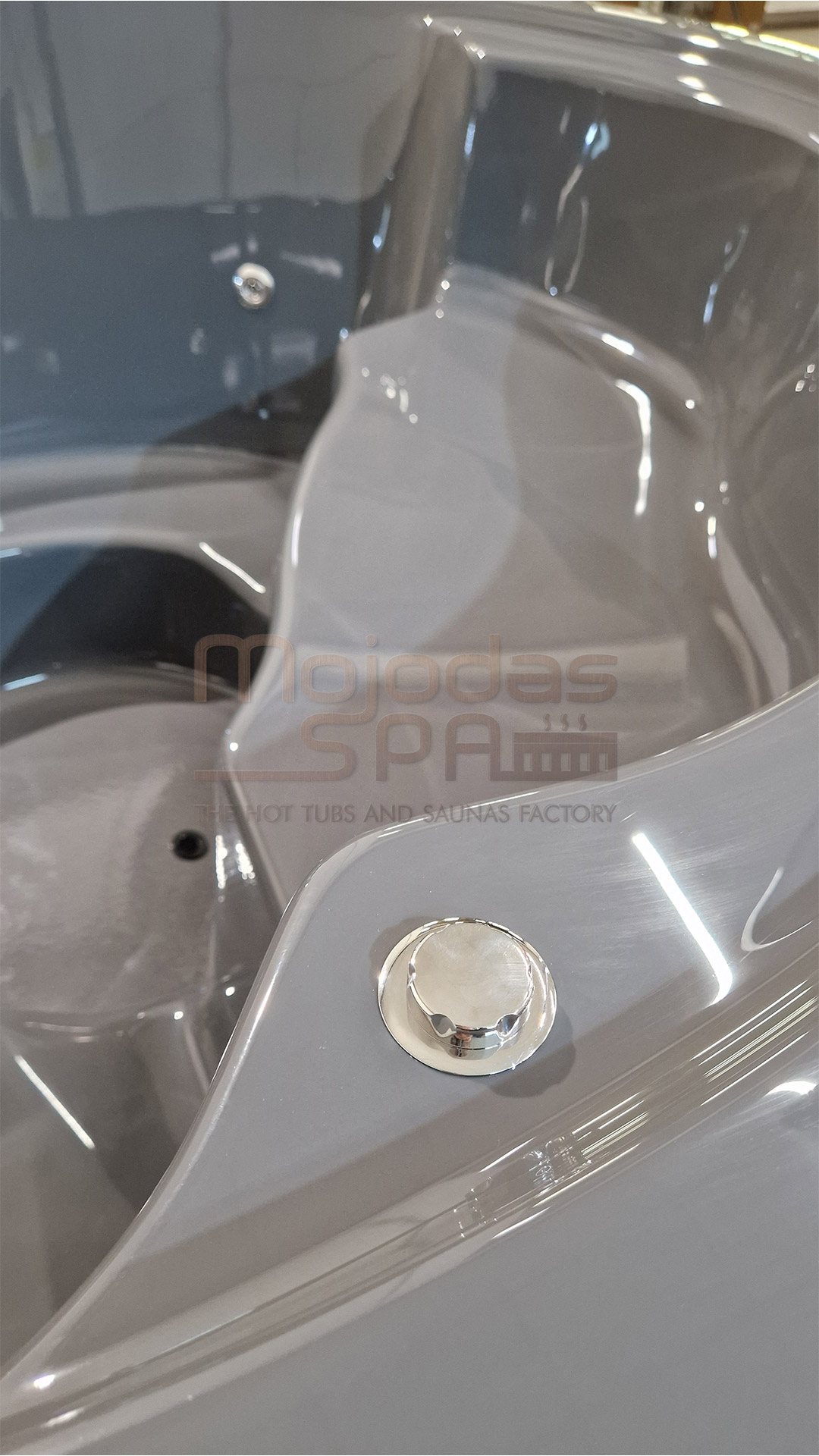 round-in-grey-uncolored-2