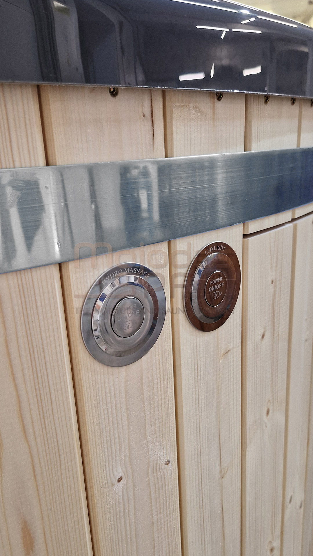 round-in-grey-uncolored-3