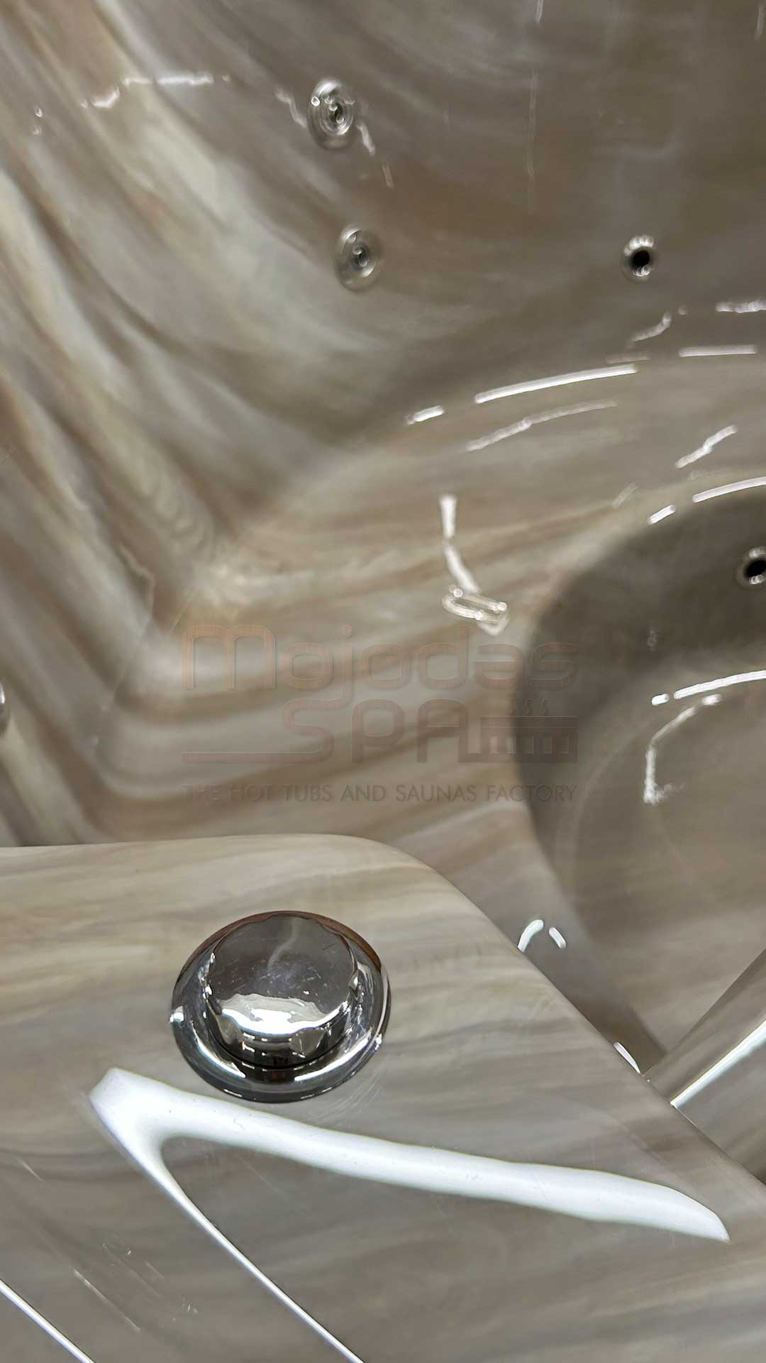 Round-In-brown_palis-1